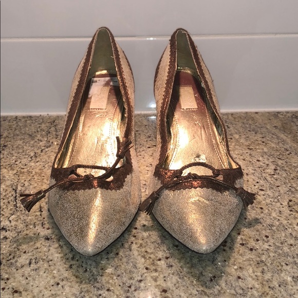 Bill Blass kitten heel pumps - Picture 2 of 8